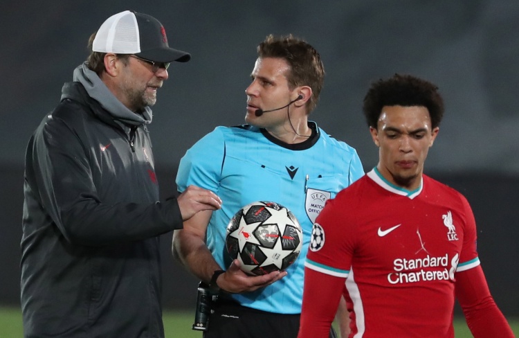 布克34分太阳力克爵士 康宁汉姆三双活塞擒龙