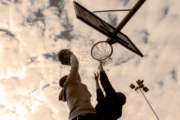 搞笑 人无远虑必有近忧！詹姆斯都多少岁了？